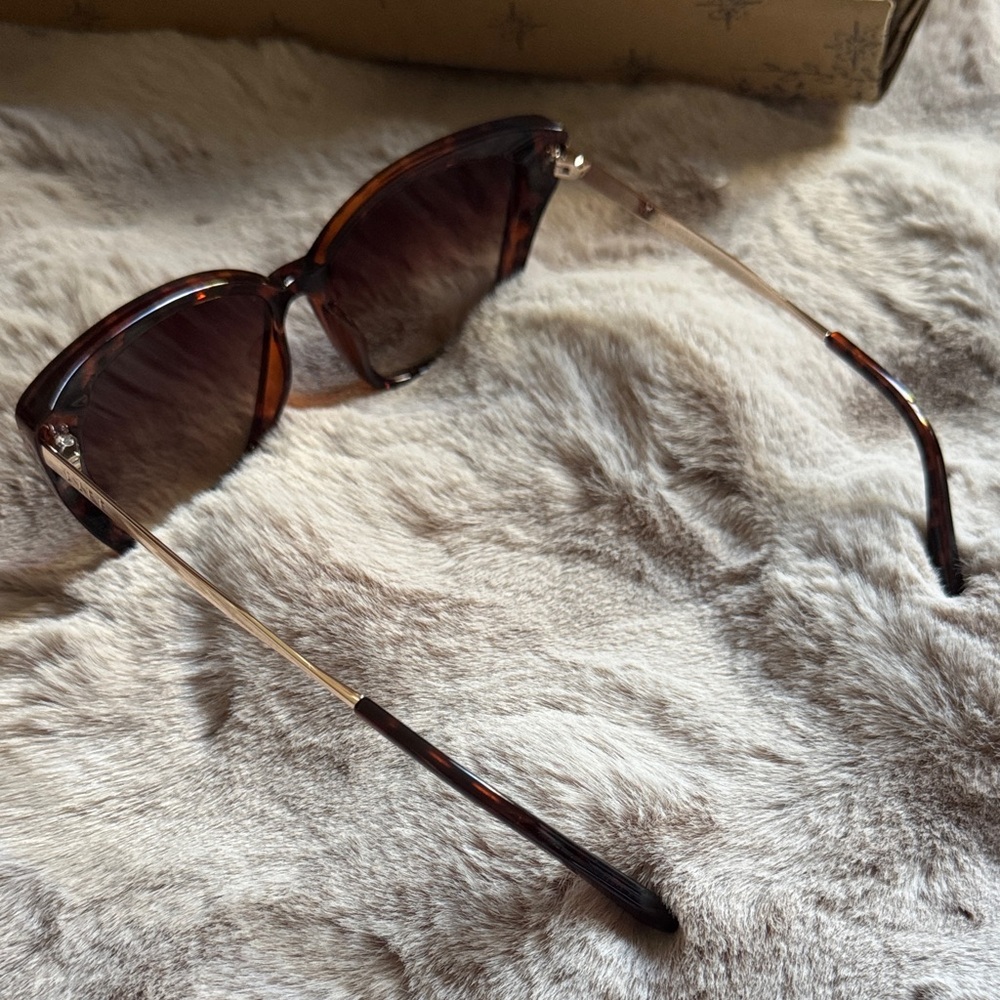 Diff Eyewear Tortoise Shell Square Sunglasses - image 3